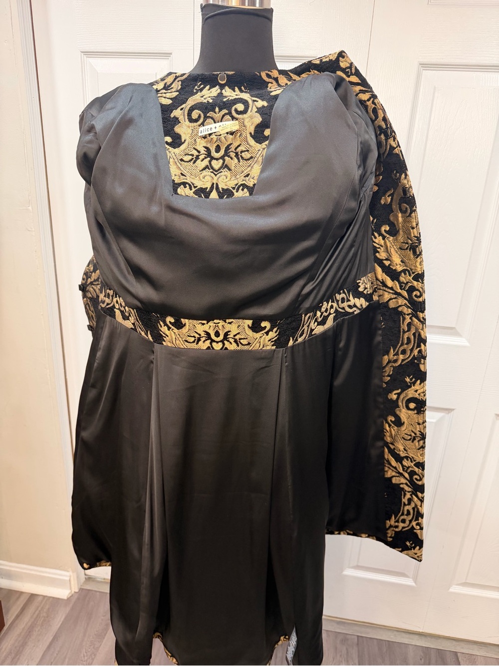 Alice + Olivia Black and Gold Brocade Jacket - Picture 8 of 11
